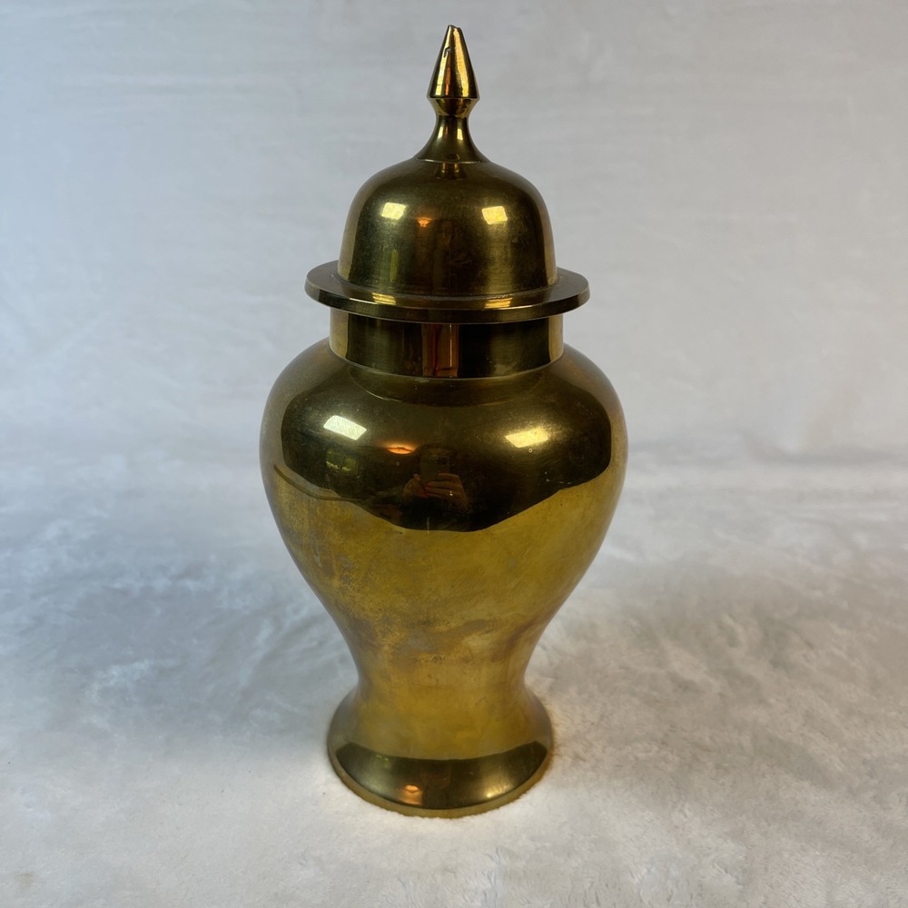 Vintage Solid Brass Vase Ginger Jar or Urn with‎ Lid 9 Inch Tall Made in India